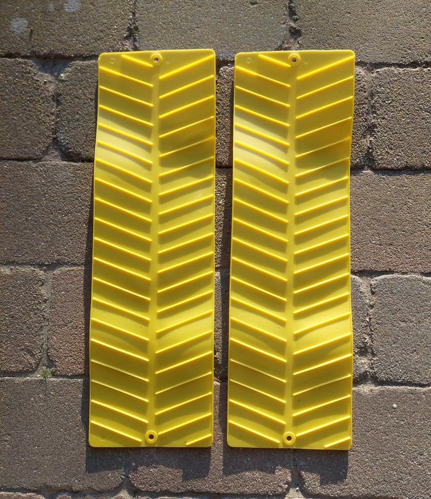 Gele antislipmatten voor auto of caravan (2 stuks), Ophalen of Verzenden, Gebruikt