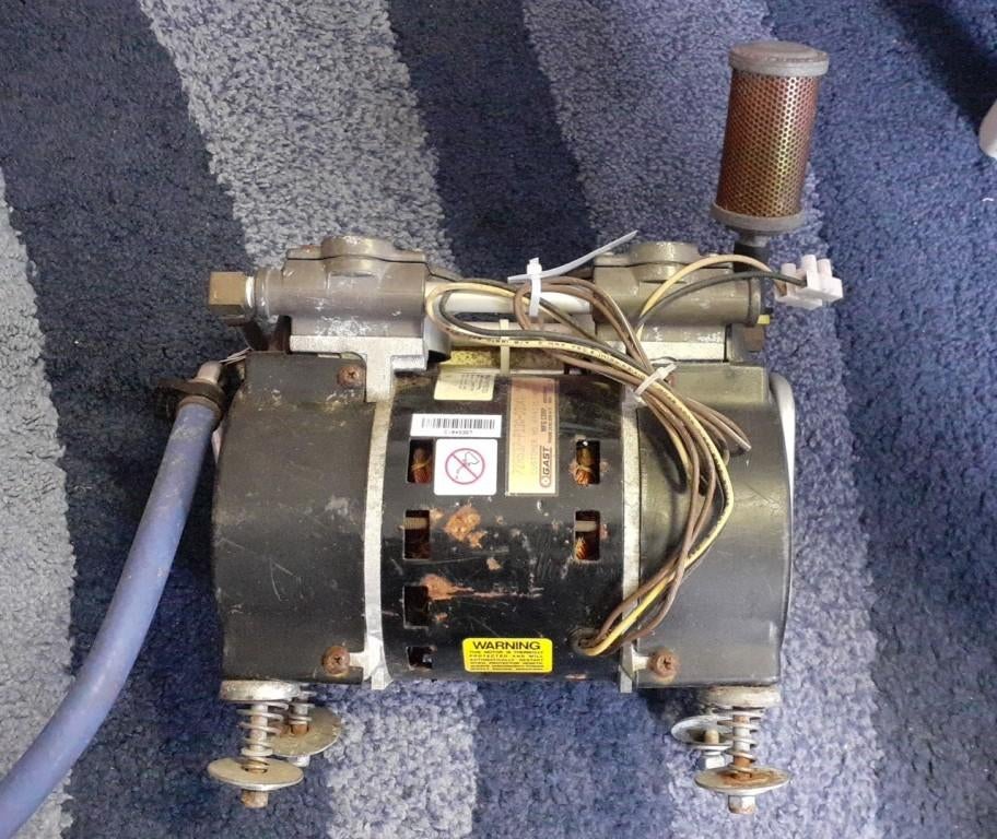FASCO Gast vacuumpomp 72R637, Ophalen