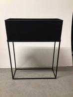 Zwarte plantenbak op standaard, Ophalen, Zo goed als nieuw