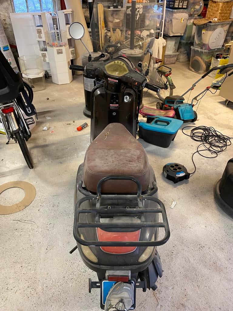 Riva snorscooter, Fietsen en Brommers, Snorfietsen en Snorscooters, Ophalen of Verzenden, Zo goed als nieuw, Benzine, Overige merken