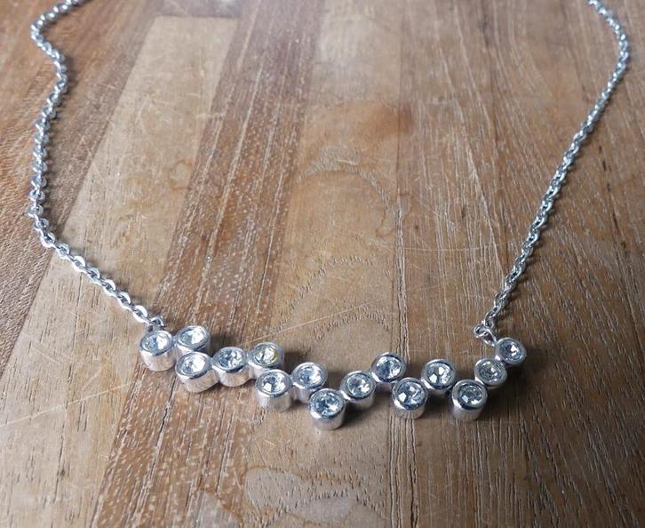 Ketting zilverkleur met strass steentjes, Sieraden, Tassen en Uiterlijk, Kettingen, Zo goed als nieuw, Overige materialen, Zilver
