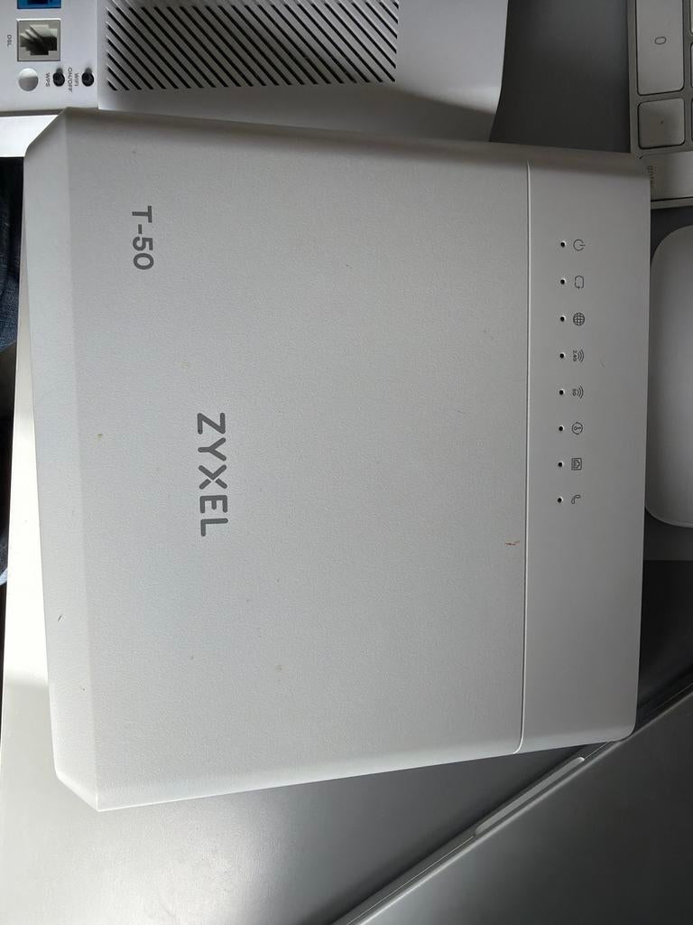 Zyxel VMG8825-T50 Router met modem, Computers en Software, Routers en Modems, Ophalen of Verzenden, Zo goed als nieuw, Router met modem