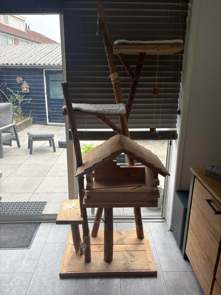 Houten Krabpaal, Ophalen, Zo goed als nieuw, Krabpaal