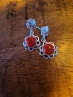 Antieke zilveren oorbellen, zonnetjes van bloedkoraaltjes, Ophalen of Verzenden, Zilver, Oorbellen, Met edelsteen