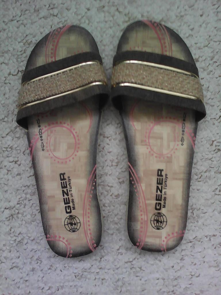 NIEUW Slippers, maat 40, Slippers, Bruin, Nieuw, Ophalen of Verzenden