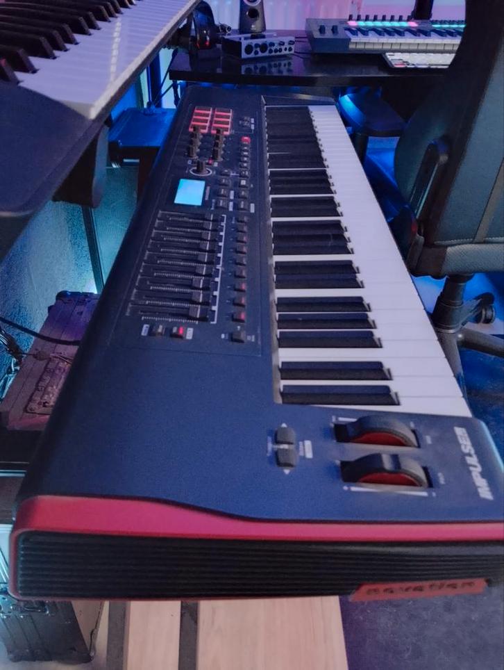 Novation Impulse 61 MIDI Keyboard Controller, Muziek en Instrumenten, Keyboards, Zo goed als nieuw, 61 toetsen, Overige merken
