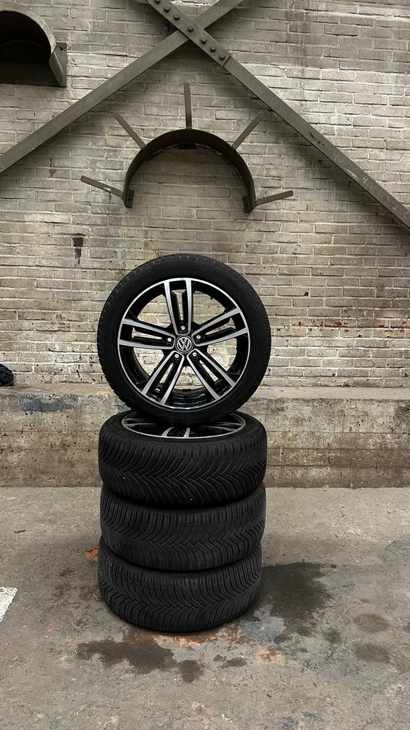 17 inch Volkswagen Golf 7 velgen met winterbanden, Ophalen, Gebruikt, -, -