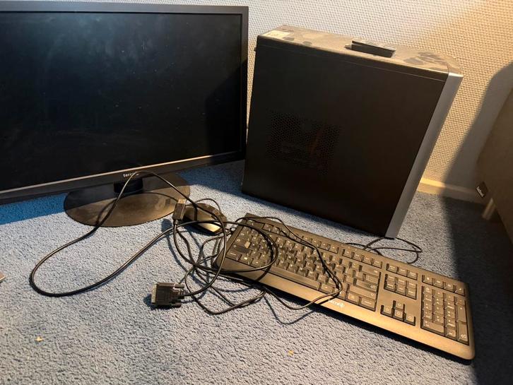 Complese set met pc, monitor, muis, toetsenbord en boxen, Computers en Software, Monitoren, Zo goed als nieuw, 60 Hz of minder