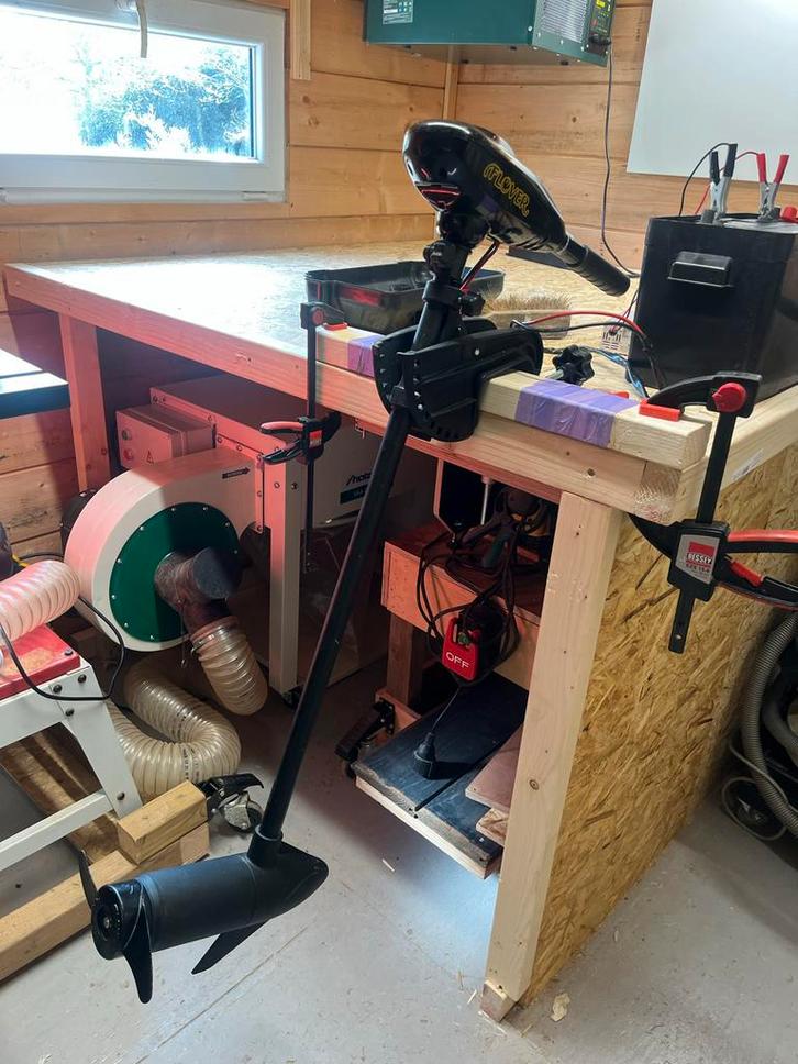 Flover 40 lbs elektromotor met accu en lader, Watersport en Boten, Buiten- en Binnenboordmotoren, Gebruikt, Elektrisch, Buitenboordmotor