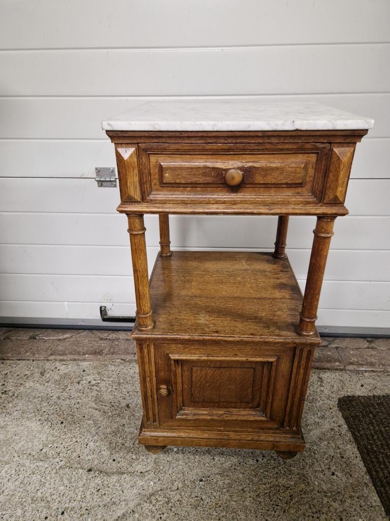 Mooi oud nachtkastje met marmeren blad, Ophalen