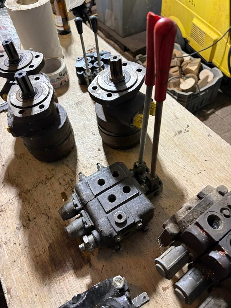 Hydrauliek ventielenblok - 2x dubbelwerkend, Doe-het-zelf en Verbouw, Gereedschap | Machine-onderdelen en Toebehoren, Ophalen of Verzenden