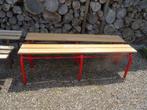 industriële Franse houten bank met rood ijzeren onderstel, Ophalen, Gebruikt, Minder dan 75 cm, 150 tot 200 cm