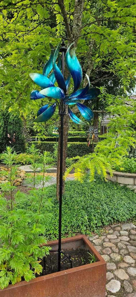 WINDMOLEN / IRIS / TUINSTEKER / tuinbeeld / windspinner, Huis en tuin decoratie Marie, Nieuw, Info@huisentuindecoratiemarie.nl