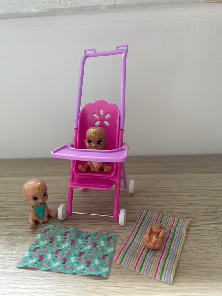 Barbie baby's met kinderwagen en accessoires, Kinderen en Baby's, Ophalen, Gebruikt, Babypop