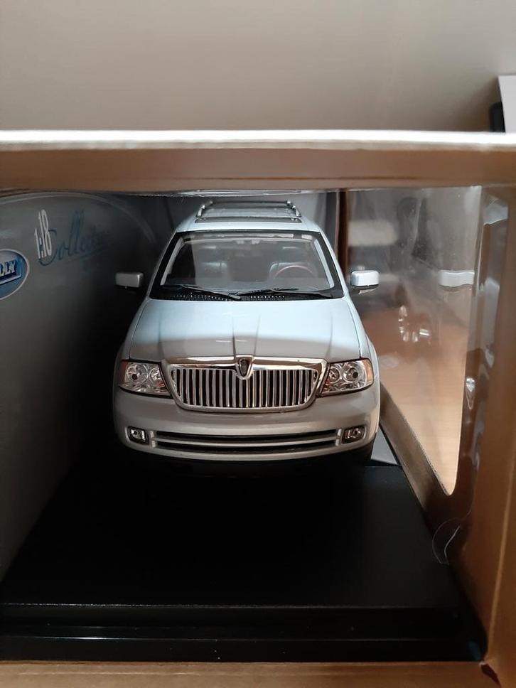 Lincoln Navigator SUV 2005, Hobby en Vrije tijd, Modelauto's | 1:18, Zo goed als nieuw, Welly, Ophalen of Verzenden