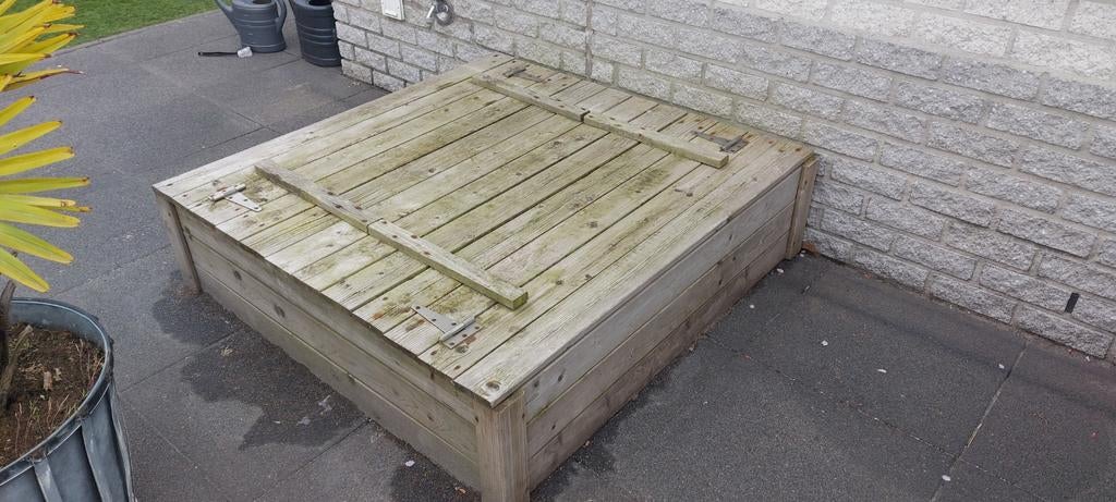 Degelijke zandbak met rvs scharnieren met gratis speelgoed., Ophalen, Rvs