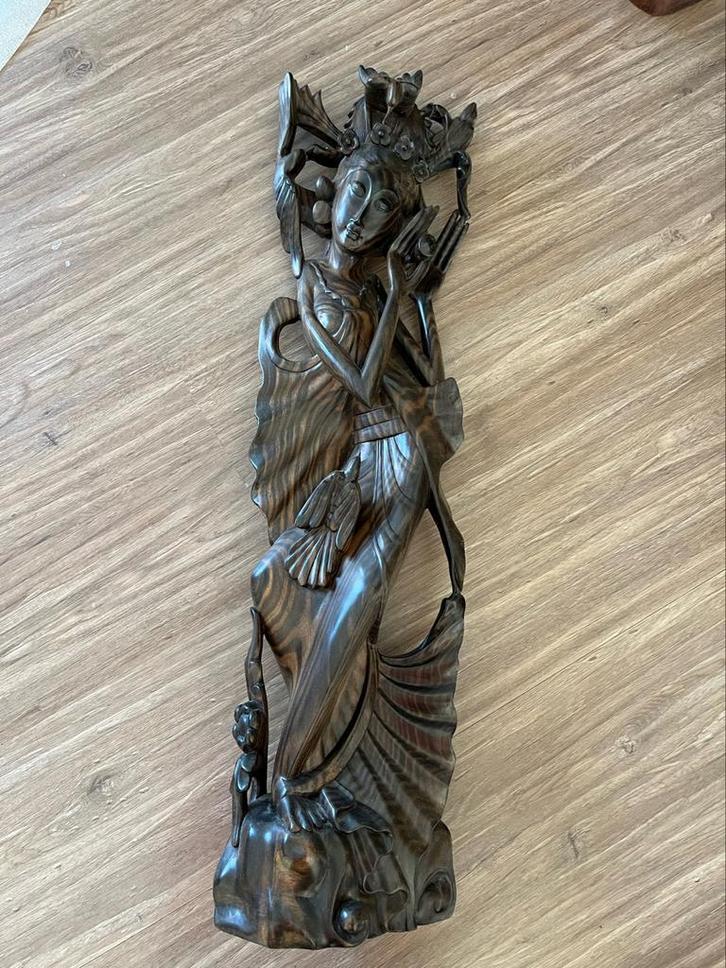 Houten beeld van een Balinese danseres, Antiek en Kunst, Kunst | Beelden en Houtsnijwerken, Ophalen of Verzenden