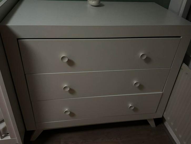 Bopita Witte commode met 3 lades en ledikant ( 2 stuks ), Kinderen en Baby's, Kinderkamer | Commodes en Kasten, Zo goed als nieuw