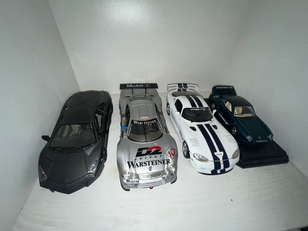 4 grote modelautos van hoge kwaliteit en bekende merken, Hobby en Vrije tijd, Modelauto's | 1:18, Ophalen of Verzenden, Zo goed als nieuw