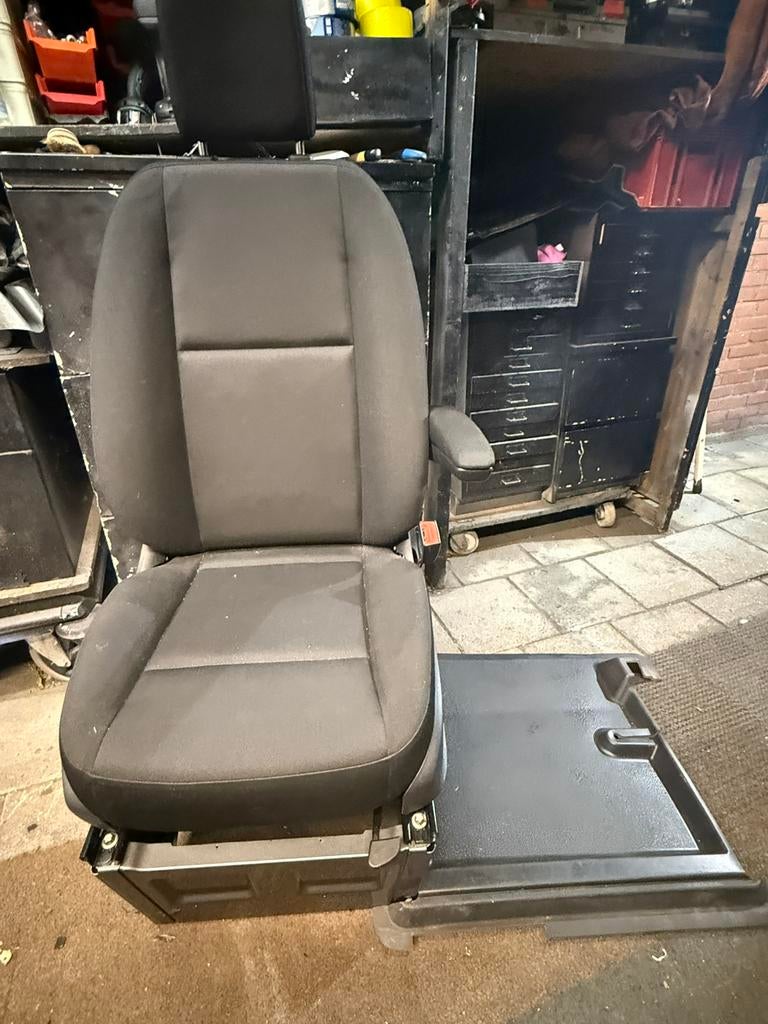 Bestuurdersstoel voor mercedes sprinter 907 met armleuning, Auto-onderdelen, Interieur en Bekleding, Ophalen, Gebruikt, Mercedes-Benz