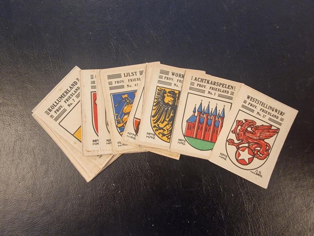 Postzegels met gemeente wapen uit Friesland op papier., Postzegels en Munten, Postzegels | Nederland, Ophalen of Verzenden