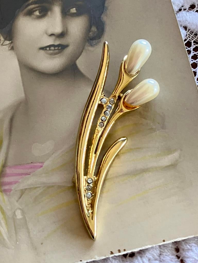 Mooie  broche merk Aconda met faux druppels parels, Sieraden, Tassen en Uiterlijk, Ophalen of Verzenden, Zo goed als nieuw, Overige materialen