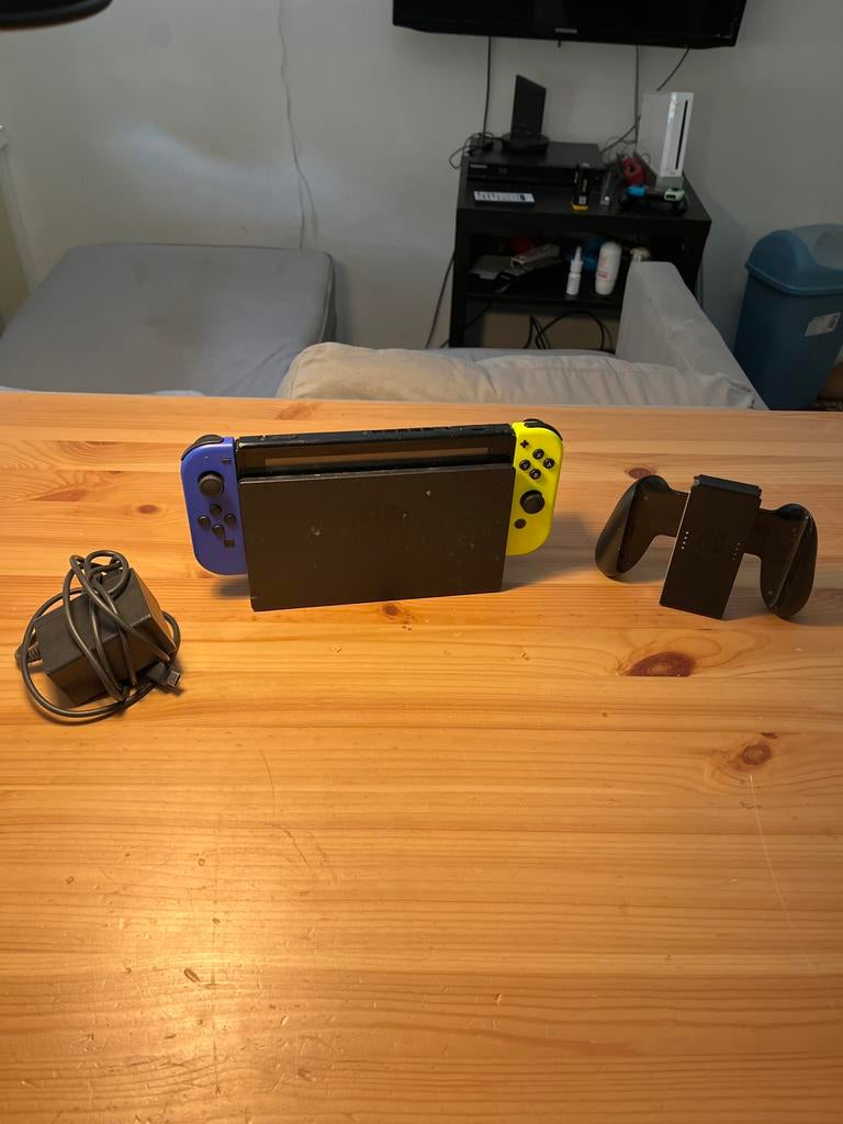 Nintendo Switch 1 mooie staat, Spelcomputers en Games, Spelcomputers | Nintendo Switch, Ophalen of Verzenden, Gebruikt, Met 2 controllers