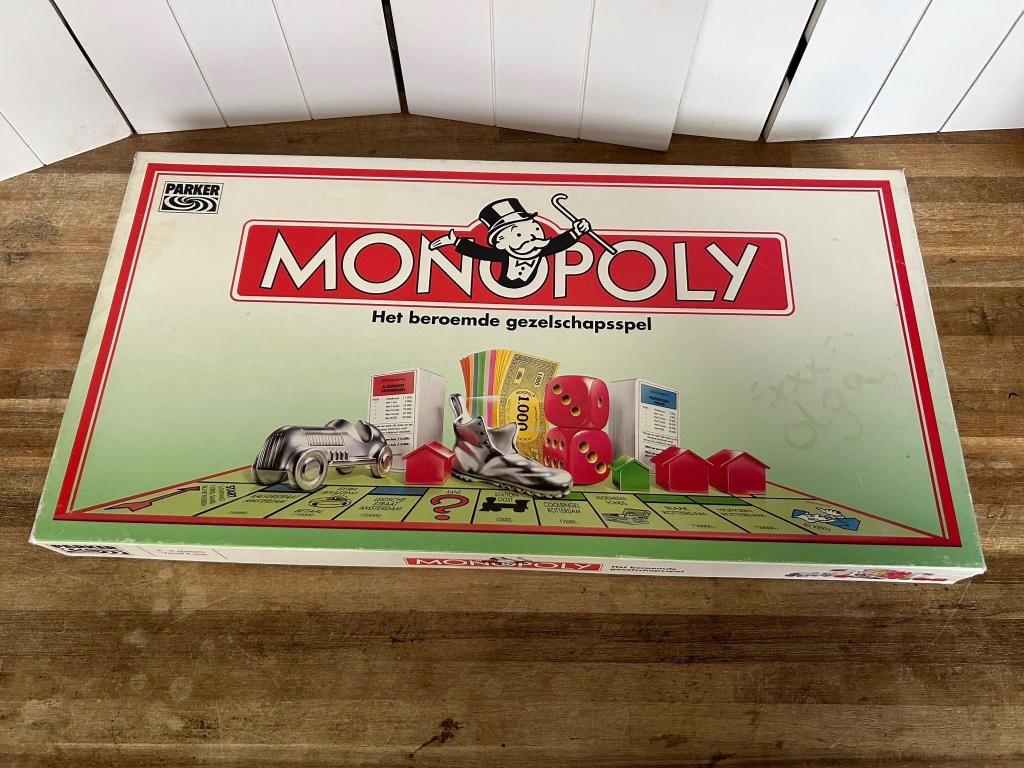 Vintage 1992 Monopoly het beroemde gezelschapsspel, Parker, Een of twee spelers, Ophalen of Verzenden, Gebruikt, Parker