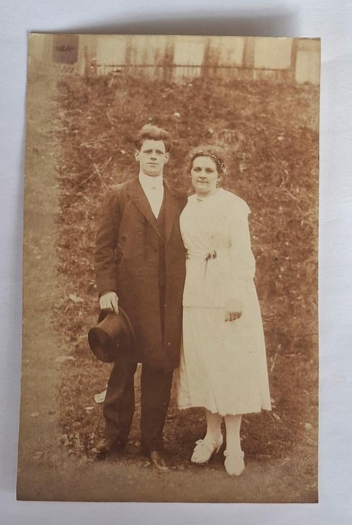 Fotokaart- portret- echtpaar- man- vrouw- rok- hoed, Ophalen of Verzenden, Voor 1940, Overige onderwerpen, Foto