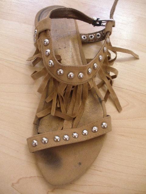 Sandalen bruin suede met studs en franjes maat 40, Kleding | Dames, Schoenen, Zo goed als nieuw, Sandalen of Muiltjes, Bruin, Ophalen of Verzenden