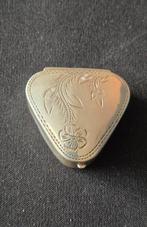 Zilveren Pillendoosje met Bloemmotief, Antiek en Kunst, Ophalen of Verzenden