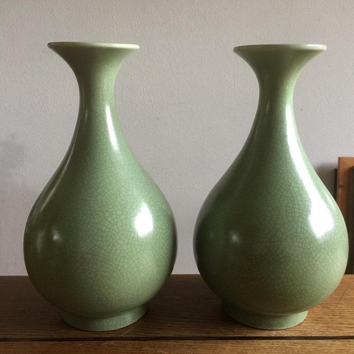 Set van twee antieke Chinese handgedraaide celadon vazen, Antiek en Kunst, Antiek | Keramiek en Aardewerk, Ophalen of Verzenden