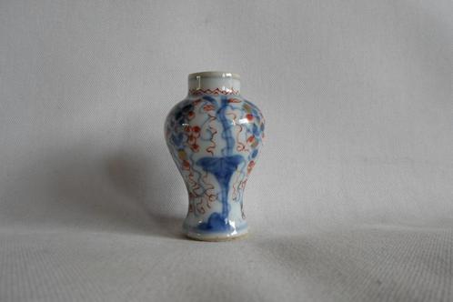 Japans Miniatuur Vaasje 1700-1720, Antiek en Kunst, Antiek | Porselein, Ophalen of Verzenden