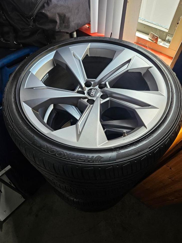 Velgen met banden Audi RS Q8 / Q7 – 22 inch – OE 4M0601025CD, Auto-onderdelen, Banden en Velgen, Banden en Velgen, Zomerbanden