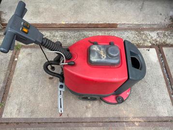 Schrobzuigmachine cleanfix beschikbaar voor biedingen