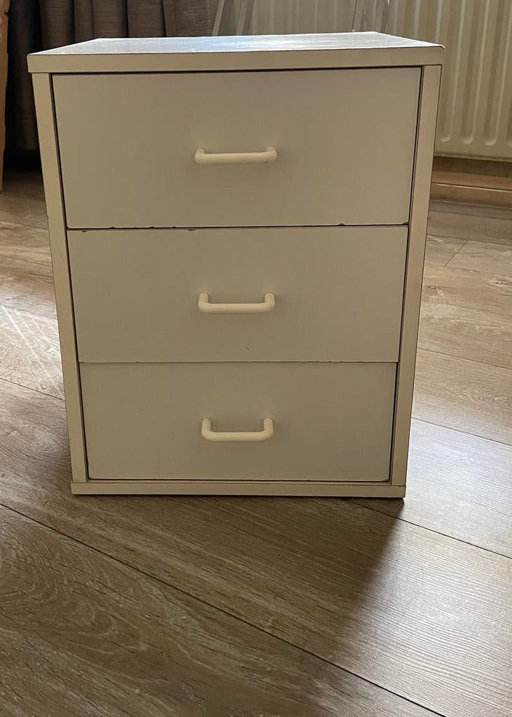 Klein tafeltje met lades, Huis en Inrichting, Kasten | Ladekasten, Ophalen, 50 tot 100 cm, Zo goed als nieuw, 3 of 4 laden