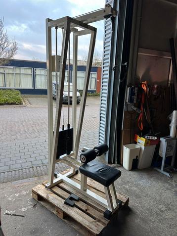 Technogym Isotonic Line Lat Pully / Lat Pull beschikbaar voor biedingen
