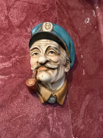 3 aparte karakteristieke koppen van zeelui. beschikbaar voor biedingen