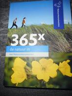 365 x de natuur in met natuurmonumenten, Fiets- of Wandelgids, Ophalen of Verzenden, Benelux, Gelezen