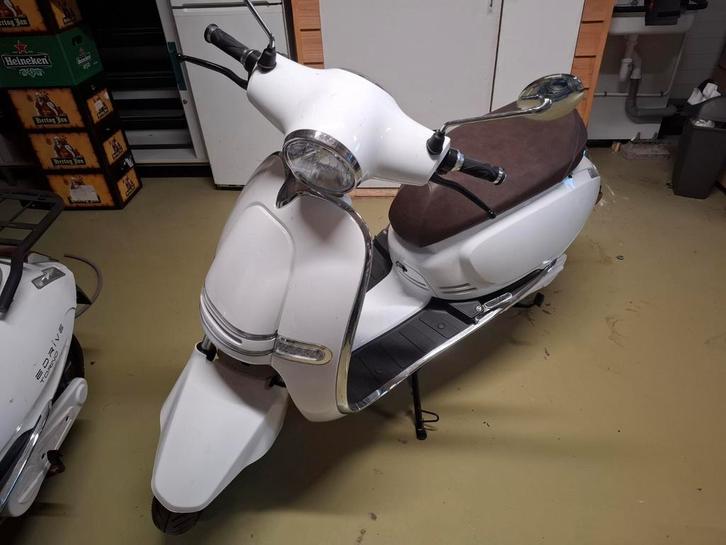Edrive Scooters 2x, Fietsen en Brommers, Snorfietsen en Snorscooters, Zo goed als nieuw, Overige merken, Elektrisch, Ophalen of Verzenden