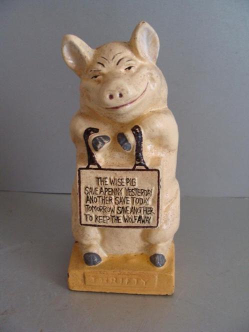 Spaarpot The wise pig, Verzamelen, Spaarpotten, Nieuw, Dier, Metaal of Blik, Ophalen of Verzenden