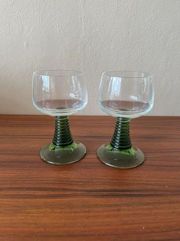 Set van 2 vintage Moezel wiknglazen groene voet retro beschikbaar voor biedingen