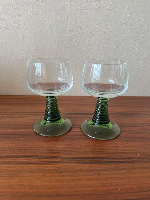 Set van 2 vintage Moezel wiknglazen groene voet retro, Verzamelen, Glas en Borrelglaasjes, Zo goed als nieuw, Overige typen, Ophalen of Verzenden