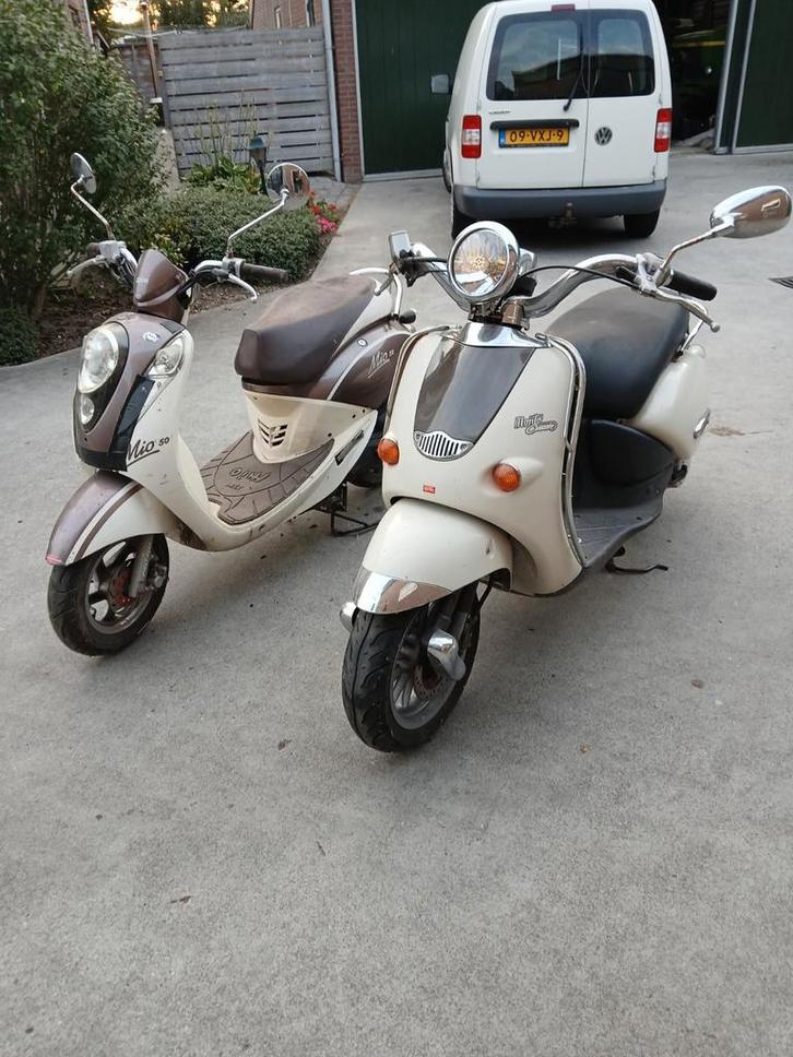 Sym mio en aprillia mojito tekoop, Fietsen en Brommers, Scooters | Overige merken, Zo goed als nieuw, Maximaal 45 km/u, Benzine