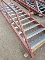 Industriële trappen 2.2m en 2.5m. Tevens losse traptreden., 2 tot 4 meter, Gebruikt, Trap, Ophalen