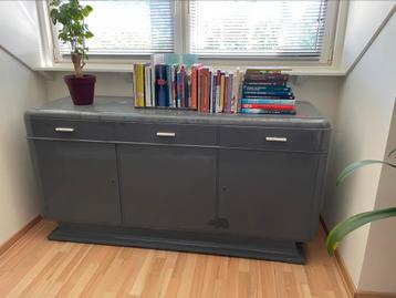 Mooi houten dressoir beschikbaar voor biedingen