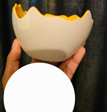 Leuke "pasen" decoratie, Schaaltje, Kleur: wit + geel NIEUW! beschikbaar voor biedingen