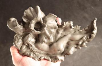 Art Nouveau kandelaar met naakt  beschikbaar voor biedingen
