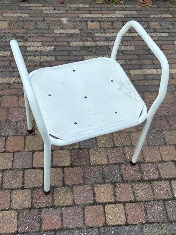 Douche stoel met arm leuningen beschikbaar voor biedingen
