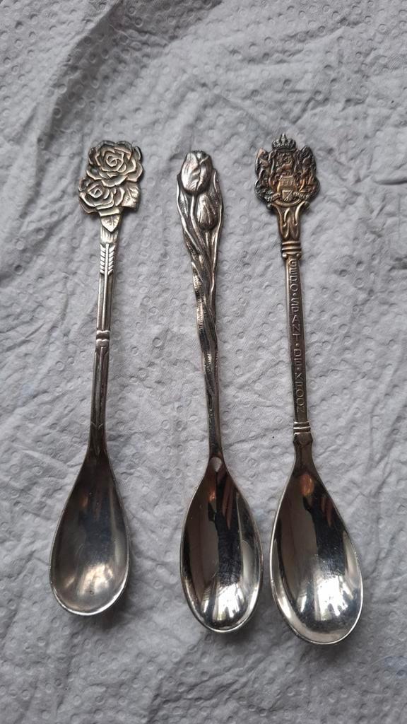 Diverse theelepels met opschrift of afbeeldingen, Huis en Inrichting, Keuken | Bestek, Zo goed als nieuw, Rvs of Chroom, Vaatwasserbestendig